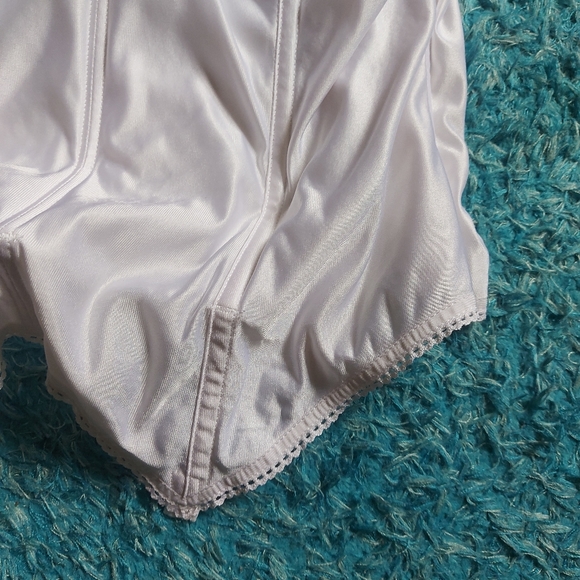 Goddess ivory bustier - Picture 6 of 14